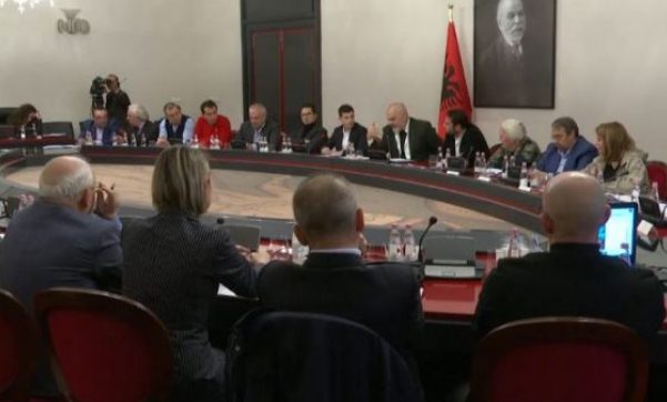 Qeveria alokon 20 miliarde leke per termetin: Gati ligji special i rindertimit